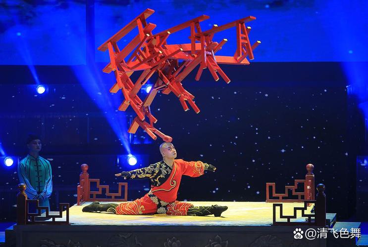 澳门今晚开什么号和杂技演员表演中摔落与杂技演员表演中摔落的是谁